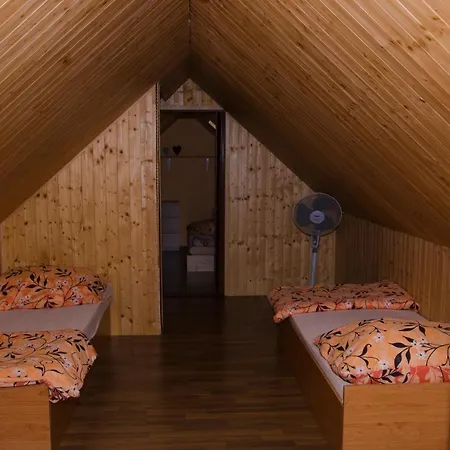 Sklep U Maliku 롯지 Drnholec